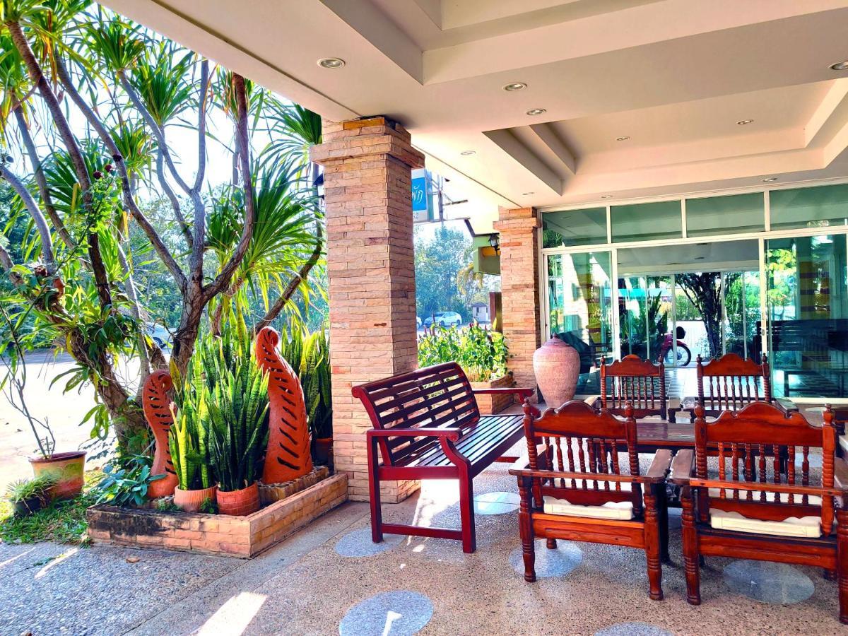 Thong Paeka Hotel Prasat Exterior foto