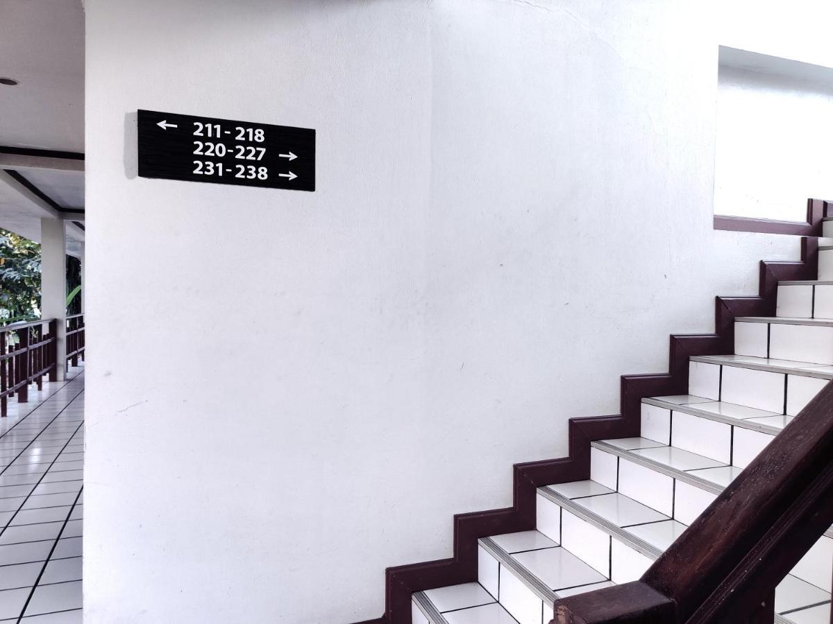 Thong Paeka Hotel Prasat Exterior foto