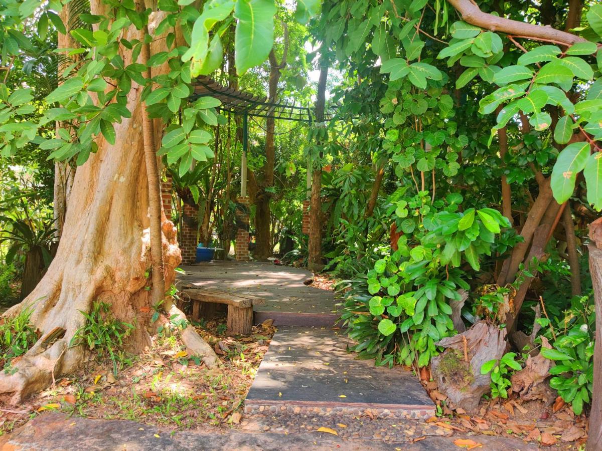 Thong Paeka Hotel Prasat Exterior foto