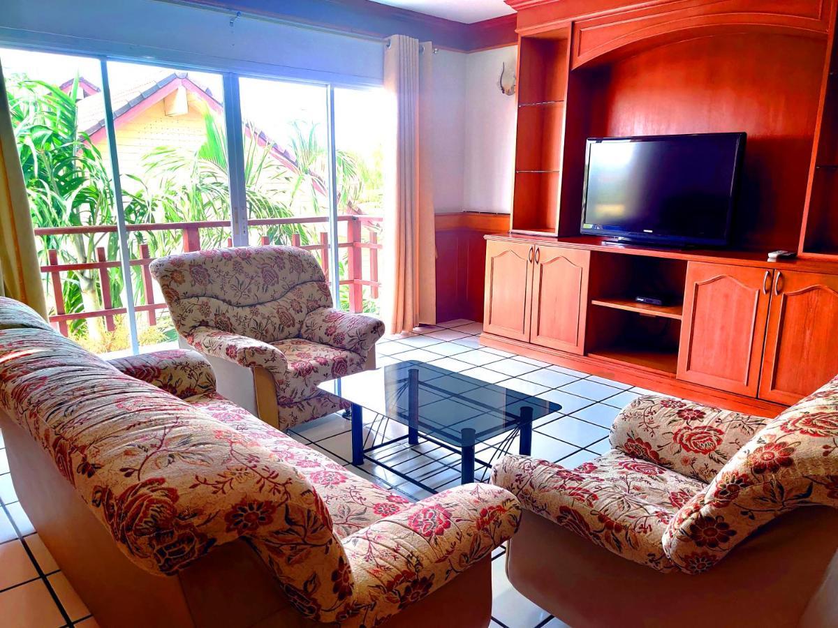 Thong Paeka Hotel Prasat Exterior foto