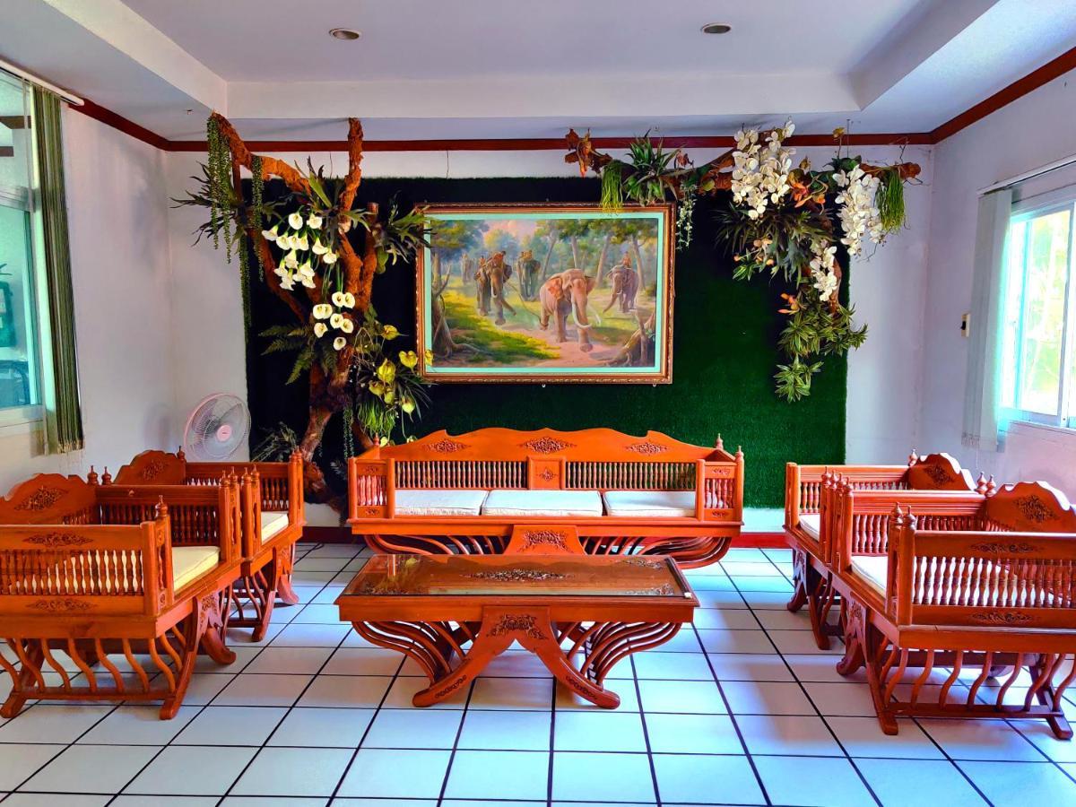 Thong Paeka Hotel Prasat Exterior foto