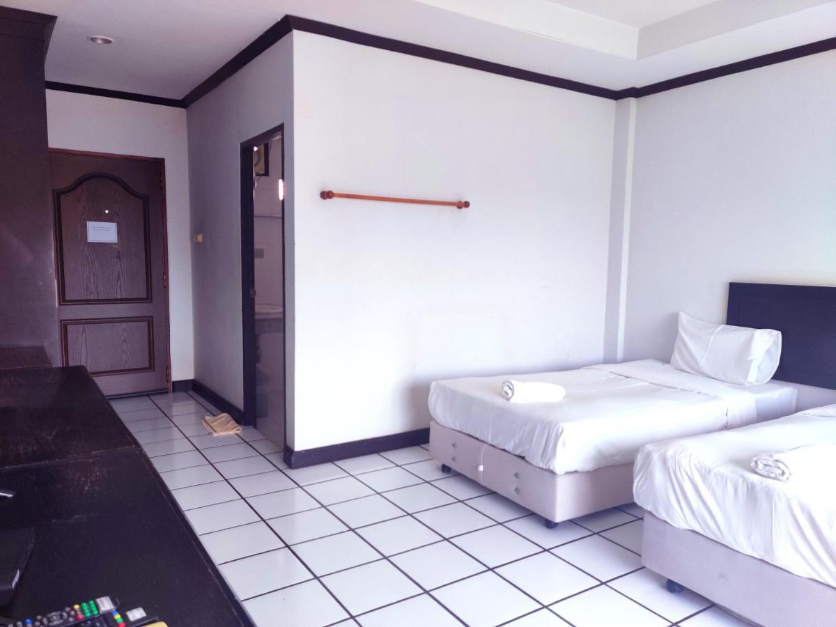 Thong Paeka Hotel Prasat Exterior foto