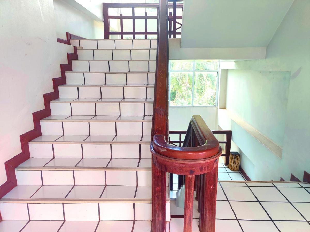 Thong Paeka Hotel Prasat Exterior foto