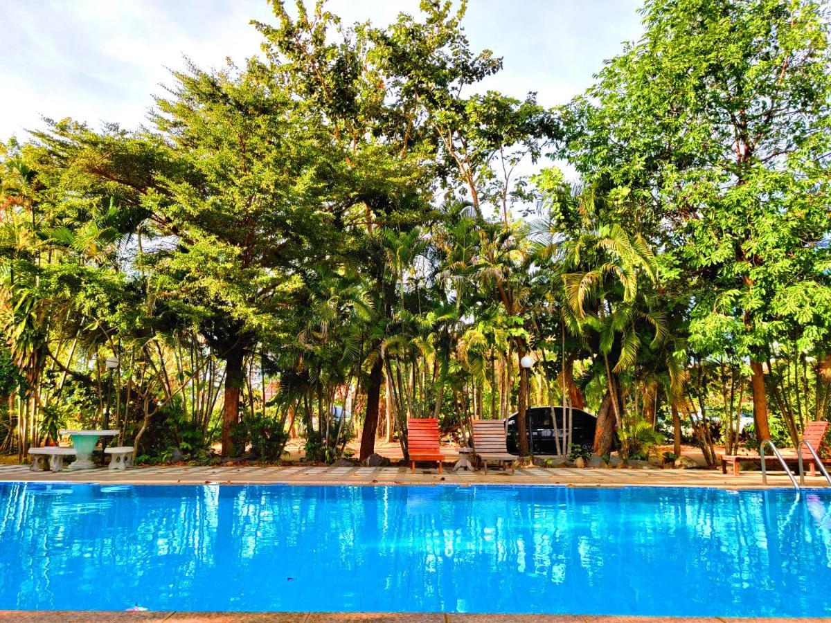 Thong Paeka Hotel Prasat Exterior foto