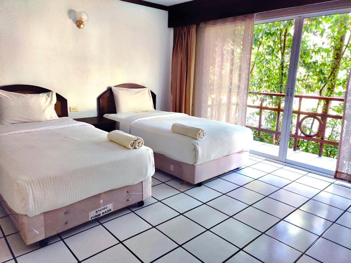Thong Paeka Hotel Prasat Exterior foto