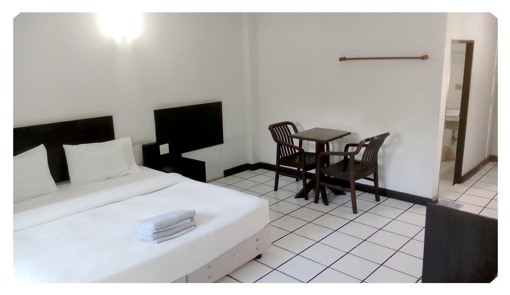Thong Paeka Hotel Prasat Zimmer foto