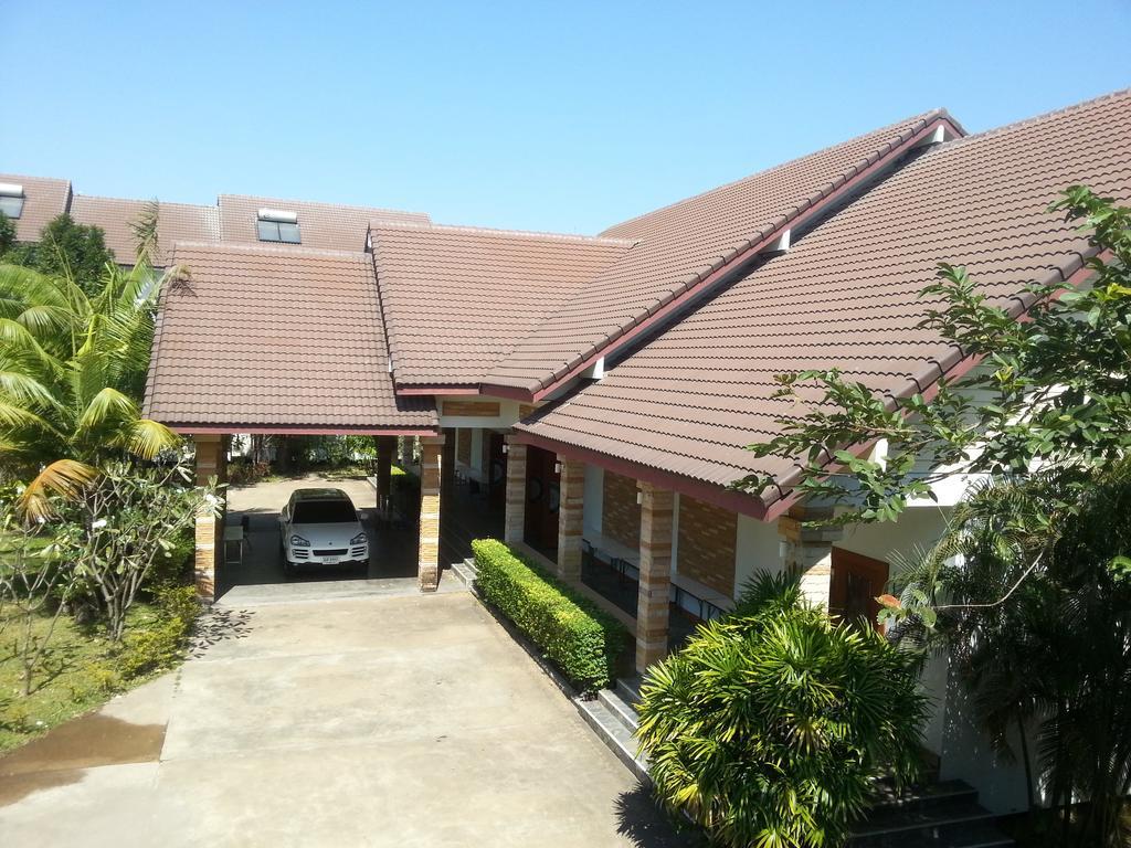 Thong Paeka Hotel Prasat Exterior foto