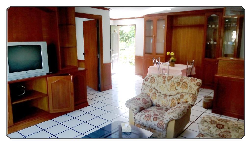 Thong Paeka Hotel Prasat Zimmer foto
