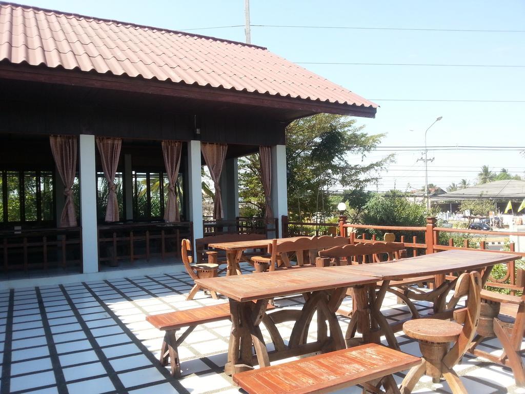 Thong Paeka Hotel Prasat Exterior foto