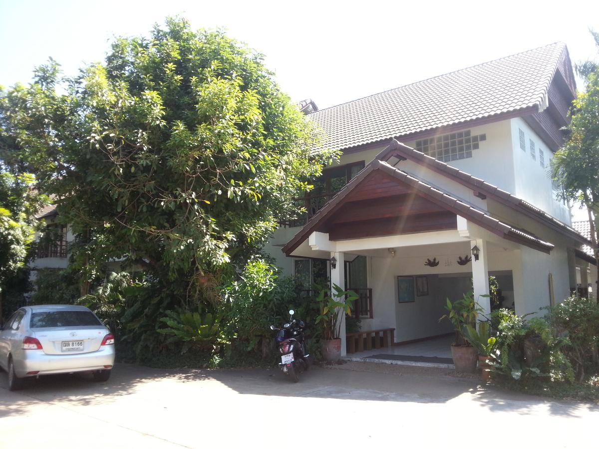 Thong Paeka Hotel Prasat Exterior foto