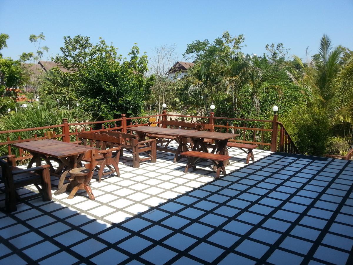Thong Paeka Hotel Prasat Exterior foto
